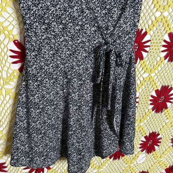 Black Forever 21 Floral Jumsuit M - Picture 4 of 13